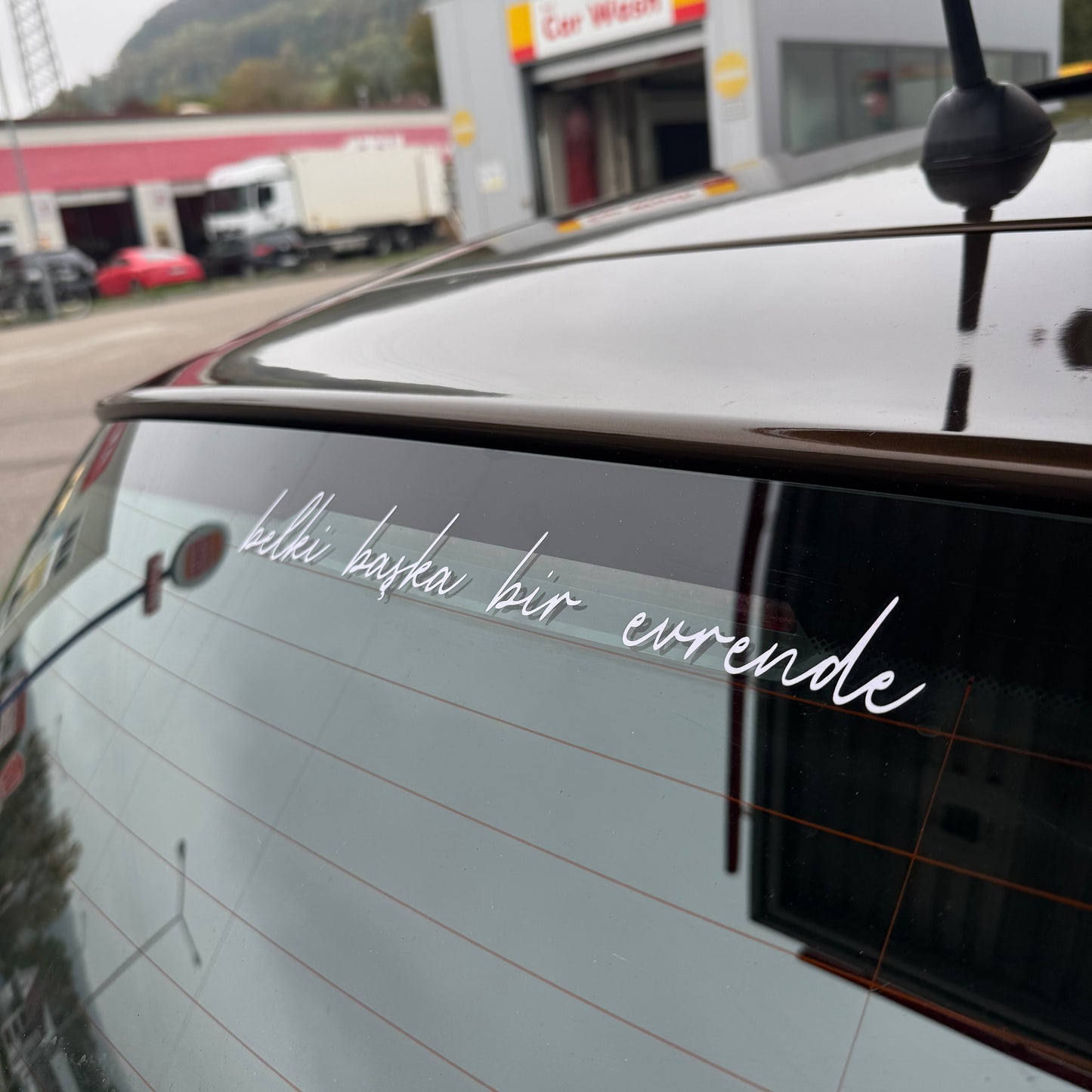 BELKI BASKA BIR EVRENDE (2cmx27cm) - carstickz