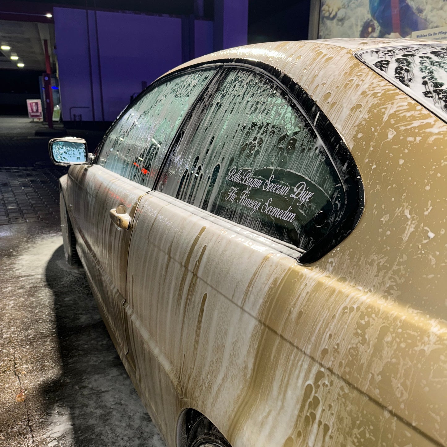 BELKI BIRGÜN SEVSIN DIYE HIC KIMSEYI SEVMEDIM (6cmx30cm) - carstickz