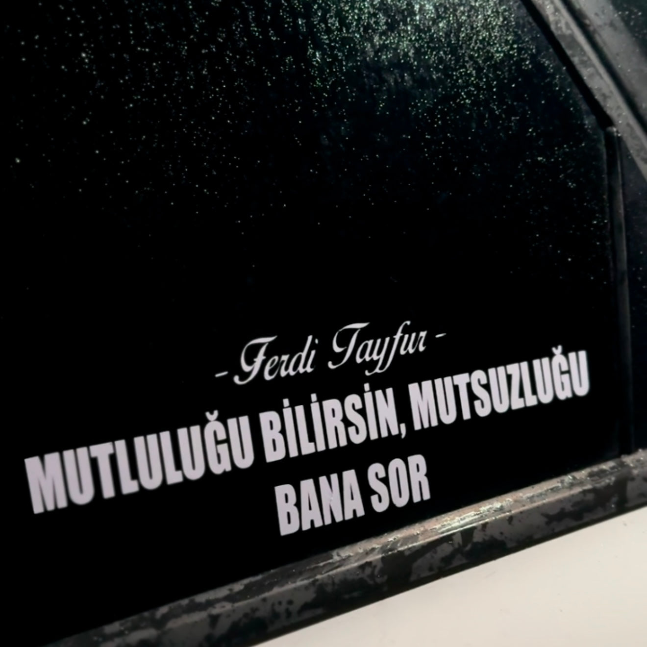 MUTLULUGU BILIRSIN, MUTSUZLUGU BANA SOR (4cmX30cm) - carstickz